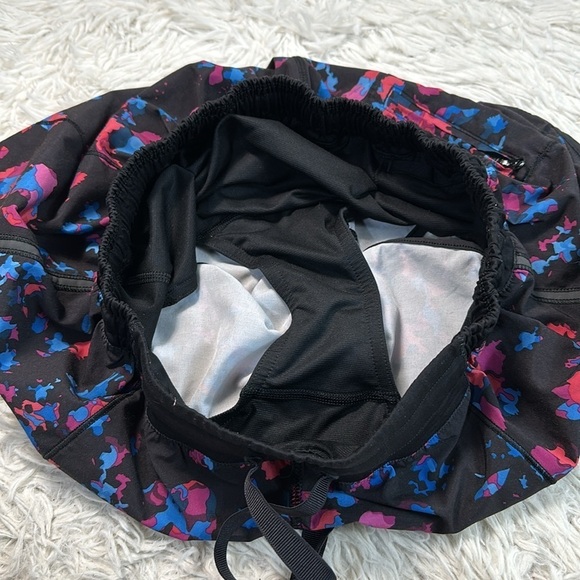 Lululemon Hotty Hot Short *Long Dandy Digie Multi / Black - Picture 3 of 6